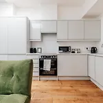 Redland Stay In Bespoke Home 1 Of 2